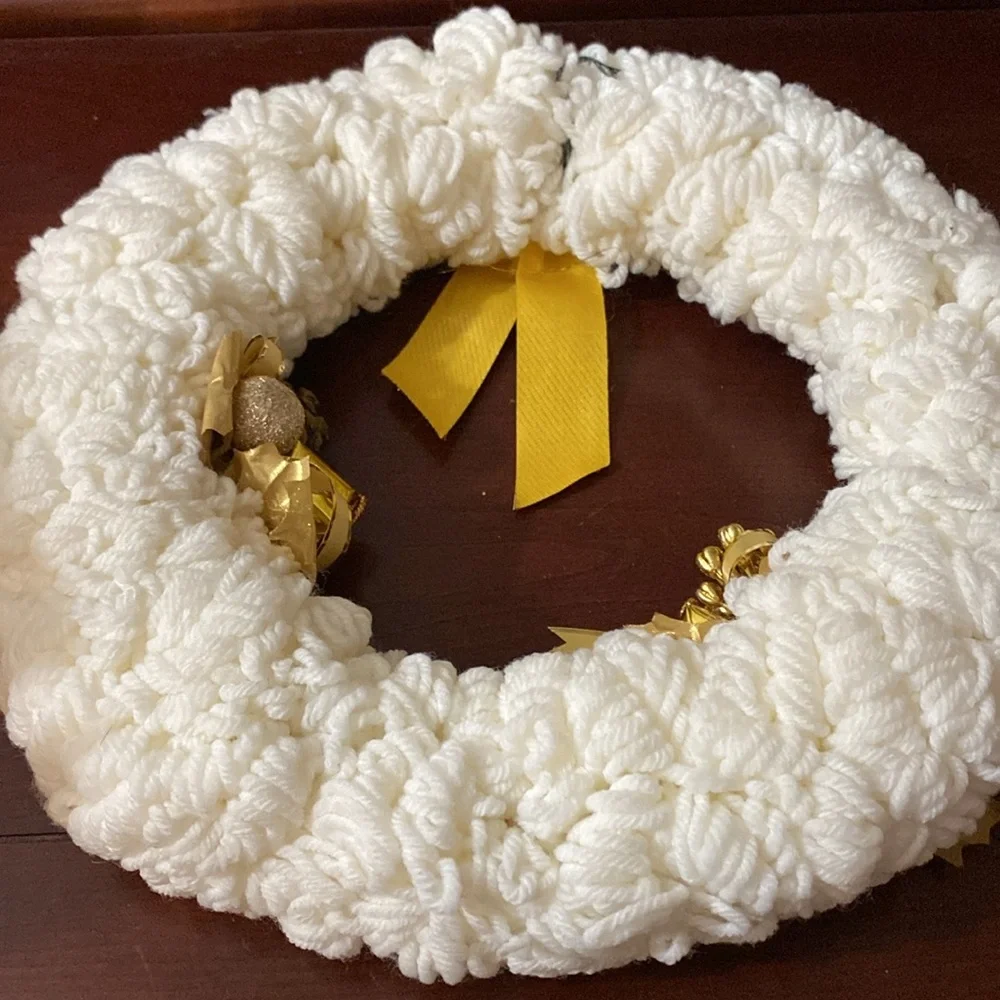 Free w bundle of 2+ Handmade White & Gold Christmas Yarn Wreath Holiday Door